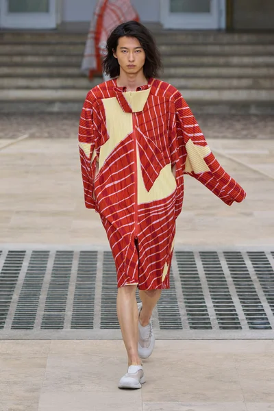 Look 2